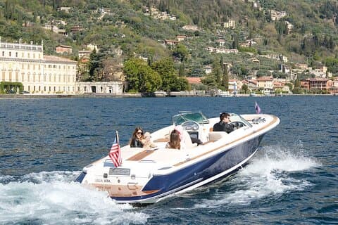 Private boat tour on Lake Garda with Skipper 4H