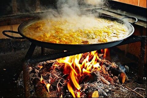 Esperienza con la paella valenciana e visita ad una cantina privata