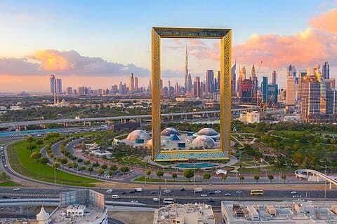 Dubai Frame (Golden Gate) ou IMG WORLD por opção