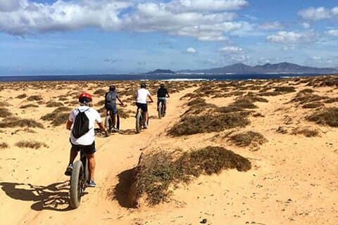 Fra Corralejo: E-cykel / E-scooter 3-4 timers udflugt
