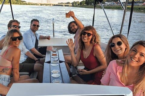 Privat 2-timers motorbådstur på Vistula i Warszawa for 9