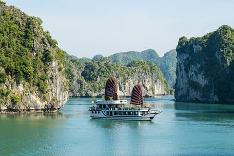 Tour in barca di un'intera giornata alla baia di Lan Ha - Baia di Ha Long dall'isola di Cat Ba