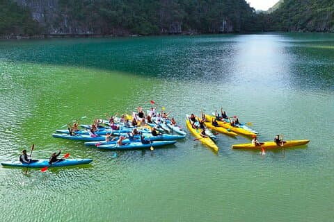 Bedste 2-dages Cat Ba Island Adventure: Viet Hai Village & Lan Ha Bay