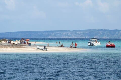 Escursione a Formentera con il catamarano Nusa Kami