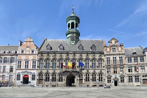Excursão a pé romântica em Mons: descubra, ame e explore