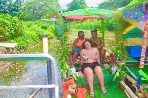 Private Tour von Ocho Rios zum Rio Nuevo Rafting und Shopping