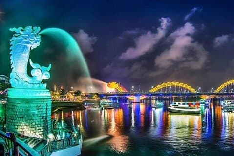 Private Foodie Tour by Night in Da Nang with a Lady Rider