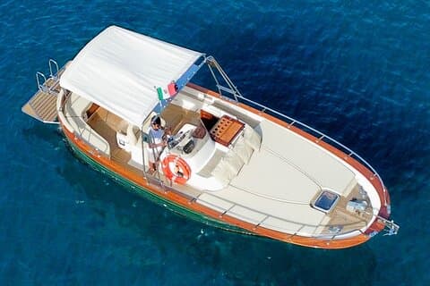 Privérondleiding op het eiland Ischia op een Fratelli Aprea gozzo