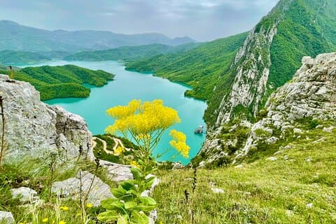 Fottur på Gamti Mt & Bovilla Lake fra Tirana på Luxe Land Rover