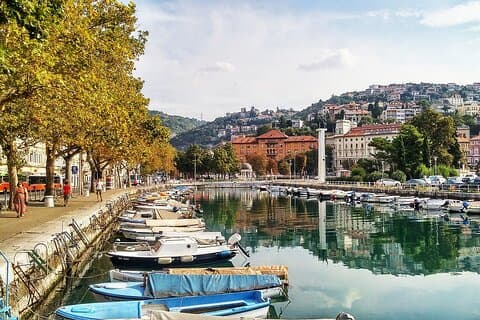Transferência direta privada de Zagreb para Rijeka com motorista local