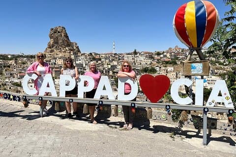 2 giorni in Cappadocia da Istanbul con Cave Hotel + mongolfiera opzionale