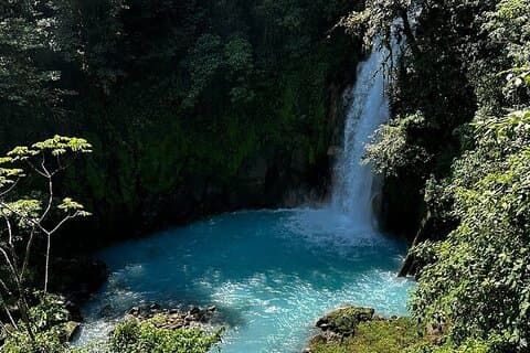 Aventura De Senderismo Privada Con Cascada Y Aguas Termales
