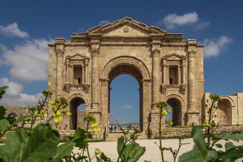 Circuit Best of Jordan de 8 nuits: Jerash, Petra avec le Wadi Rum et la mer Morte pendant la nuit