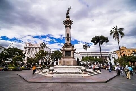 Quito Must-see Attractions Walking Tour with a Guide