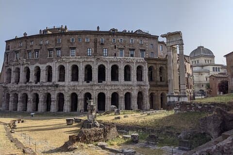Kostenloses Urban Trekking mit einem Archäologen