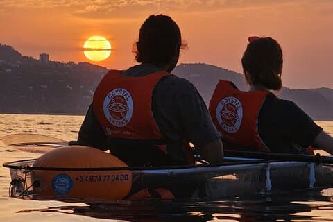 Excursão ao nascer do sol em caiaque transparente na Costa Brava