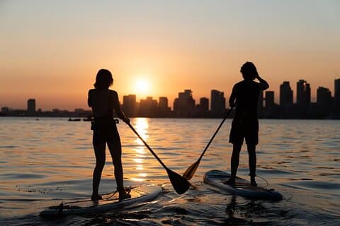 Group Intro to SUP in Toronto Island, Canada