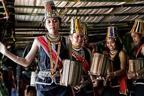 Stadtrundfahrt durch Kuching und Annah Rais Langhaus des Bidayuh-Stammes