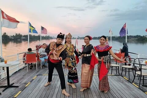 Excursão pela cidade de Kuching Heritage e cruzeiro pelo rio Sarawak Sunset