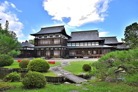 Fremstilling af originalt Nenju-armbånd og saflorfarvning i Yonezawa