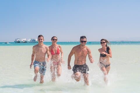 Journée complète à Orange Bay avec snorkeling et sports nautiques