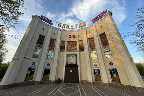 Tour Privado e Grupo pela Cidade de Bishkek: História, Cultura e Arquitetos