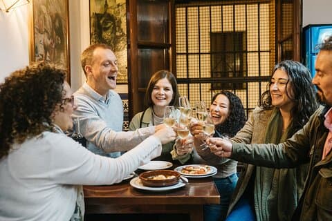 Tour privato di tapas e storia di Siviglia