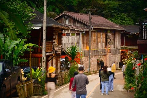 チェンマイ市からメーカンポン村を探索