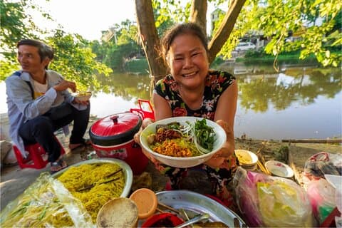 Hue Flavor Expedition Uma aventura culinária com informações locais