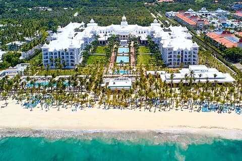 Traslado privado al aeropuerto de Santo Domingo y Riu Palace Punta Cana