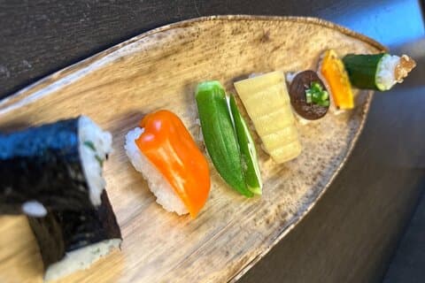 Aula de preparação de sushi em Tóquio, Japão