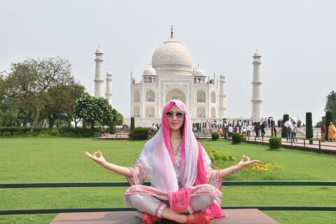 One Day in Taj Mahal and Agra by Superfast Train From Delhi