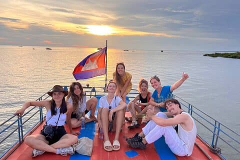 Angkor Sunrise & Floating Village Sunset Tour de dia inteiro de Siem Reap