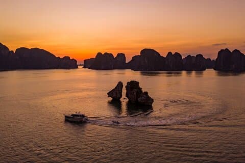 Ha Long Bay Sunset on Private Yacht with Kayaking, Swimming