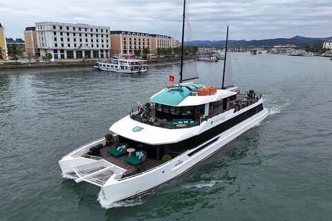Catamaran Luxury Halong Bay and Lan Ha Bay by Expressway Hanoi