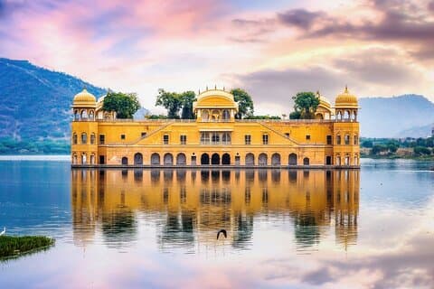 Jaipur : Amer Palace, Jal Mahal et Stepwell Excursion privée d'une demi-journée