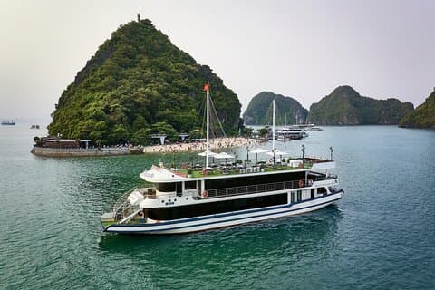 Arcady Halong 5 Star Day Cruise: Buffet frokost og solnedgangsfest