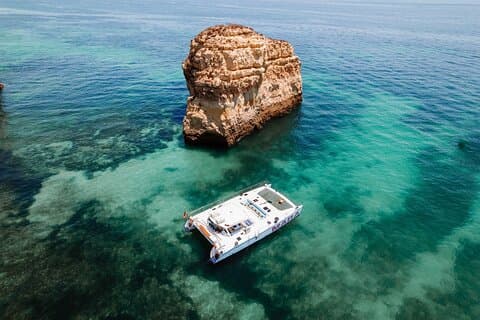 Catamaran Mara Grottes, Baignade et nourriture