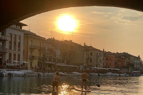 Experiência SUP com passeio em Peschiera del Garda Lago Garda