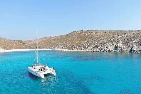 Crociera a Mykonos in catamarano Delos Rhenia con pranzo e trasferimento