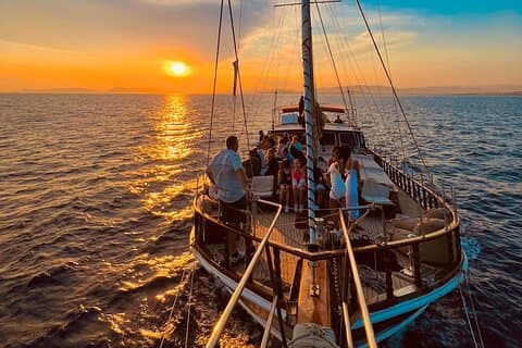 Zonsondergangcruise op de Atheense Rivièra met snacks en drankjes inbegrepen