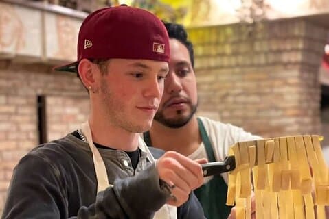 Curso de cocina de auténtica pasta y tiramisú en la Plaza de España