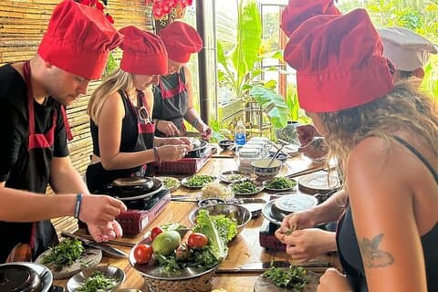 Visite de la jungle de noix de coco avec bateau-panier et cours de cuisine à Hoi An
