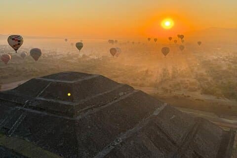 Ballonvaart + CDMX-ophaalservice + ontbijtbuffet