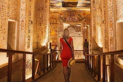 Luxor-Tagestour mit Führung durch das Tal der edlen Kunsthandwerker und Museen