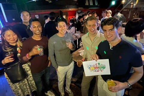Allt vi kan dricka och göra vän kan komma ensam fest i Shinjuku