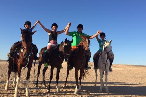 2 - Hour Beach & Desert Horse Equitation Experience à Hurghada