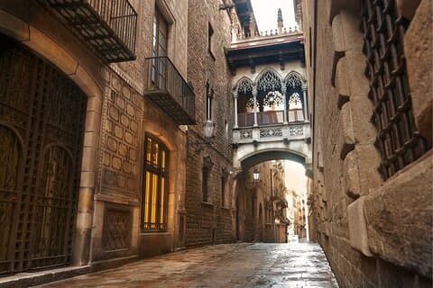 Barcelona Scavenger Hunt & Self-Guided Audio Walking Tour
