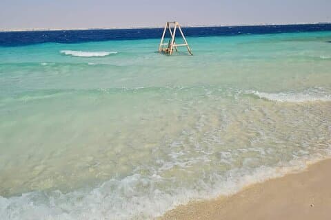 ランチとウォータースポーツ付き豪華ボートで行くニューマゴーイッシュ島