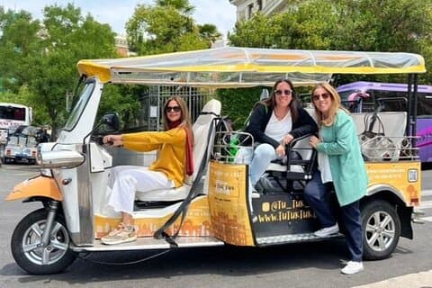 Panoramatur med privat guide i gul tuk-tuk fra Madrid